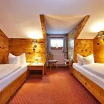 Gaestehaus Sonnenheim Konukevi Mittenwald
