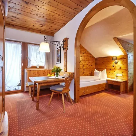 Gastehaus Sonnenheim 미텐발트