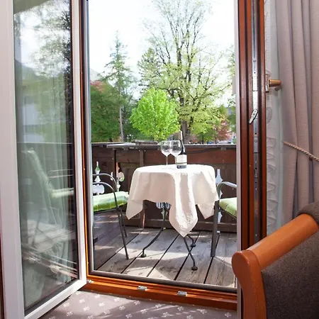 Gastehaus Sonnenheim 게스트하우스 미텐발트